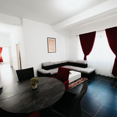 Cozy Aparthotel - Central City Suceava Exteriör bild