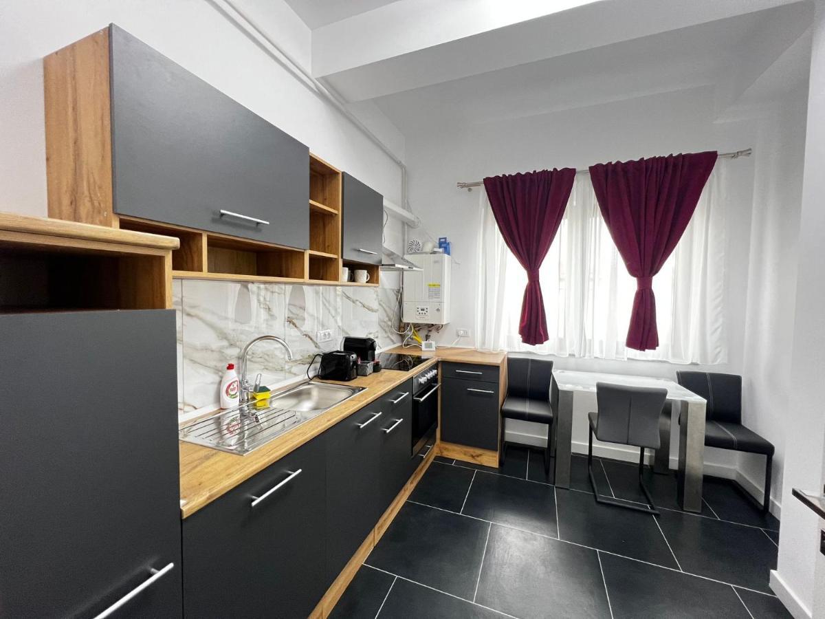 Cozy Aparthotel - Central City Suceava Exteriör bild