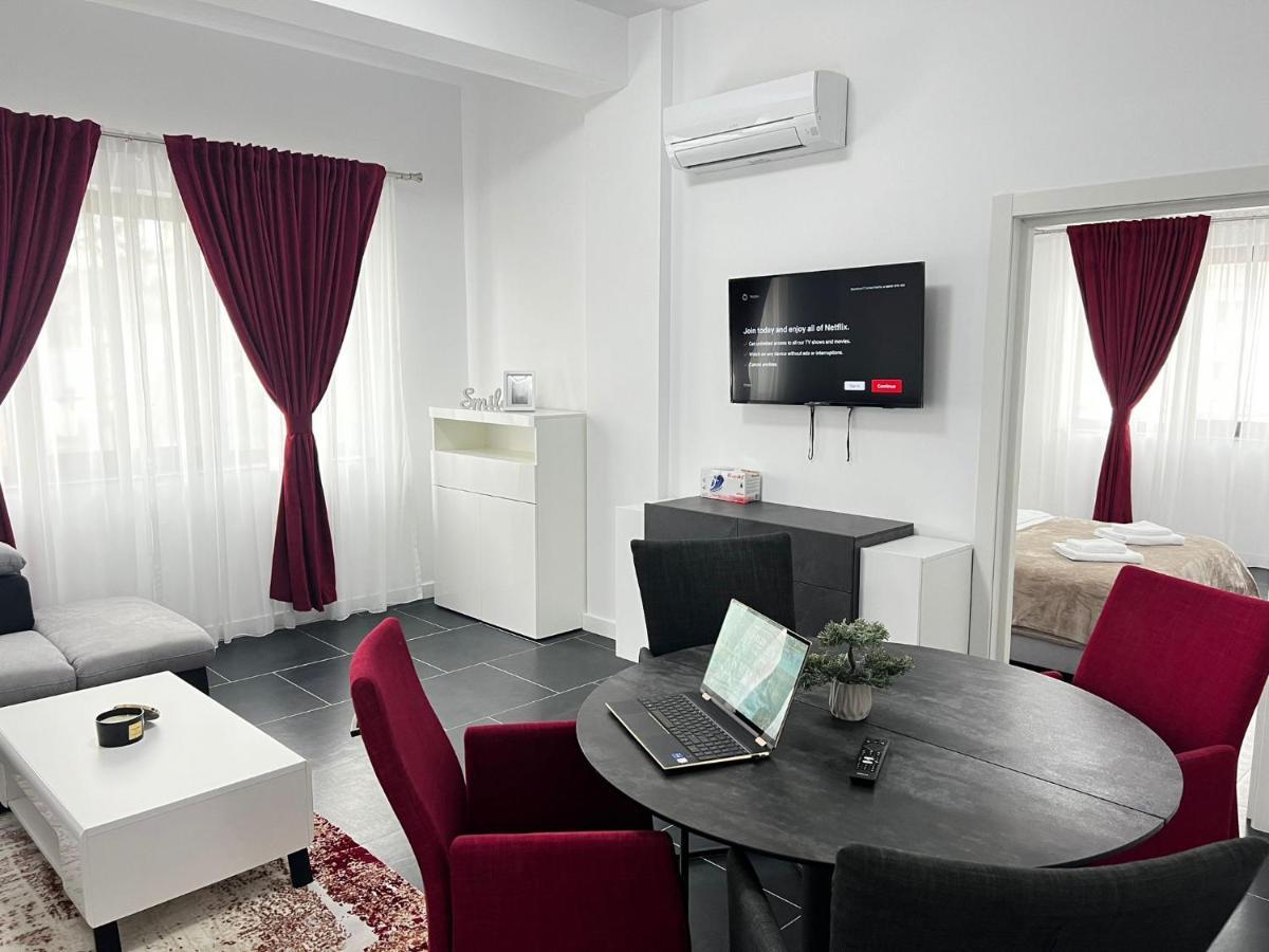 Cozy Aparthotel - Central City Suceava Exteriör bild
