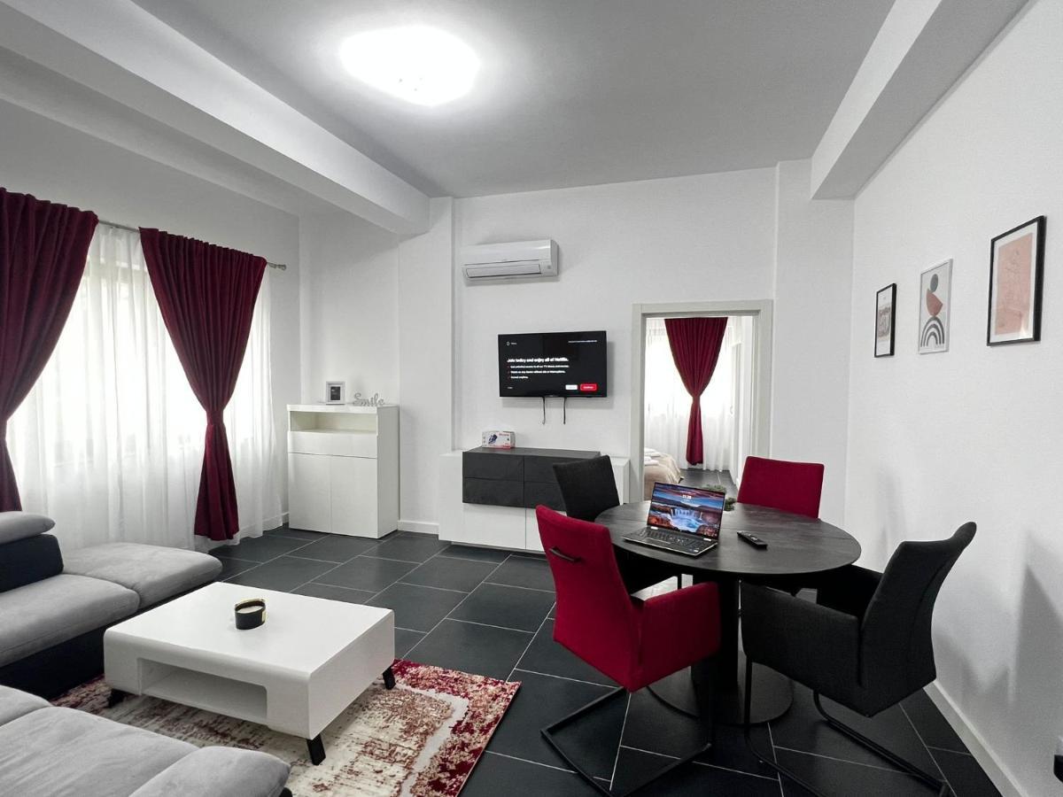 Cozy Aparthotel - Central City Suceava Exteriör bild
