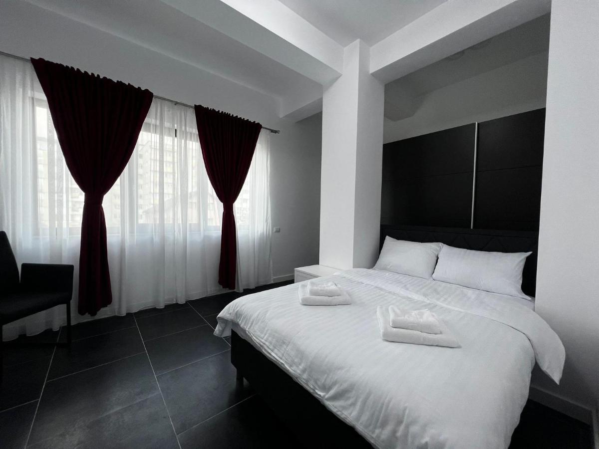 Cozy Aparthotel - Central City Suceava Exteriör bild