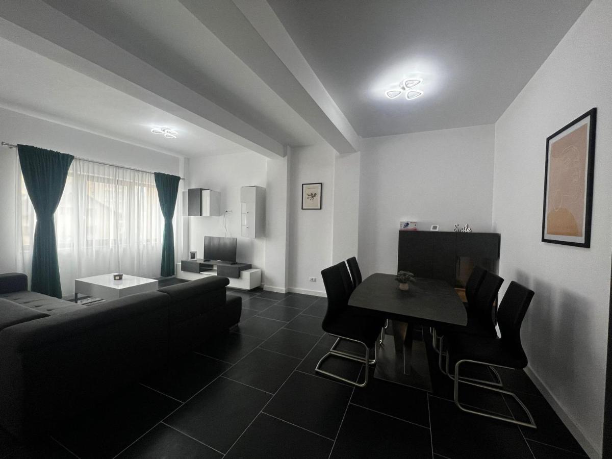 Cozy Aparthotel - Central City Suceava Exteriör bild
