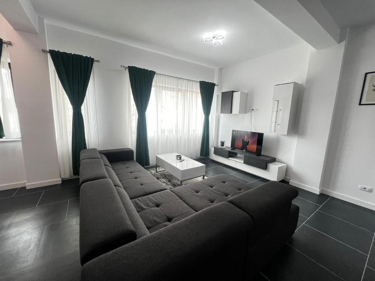 Cozy Aparthotel - Central City Suceava Exteriör bild