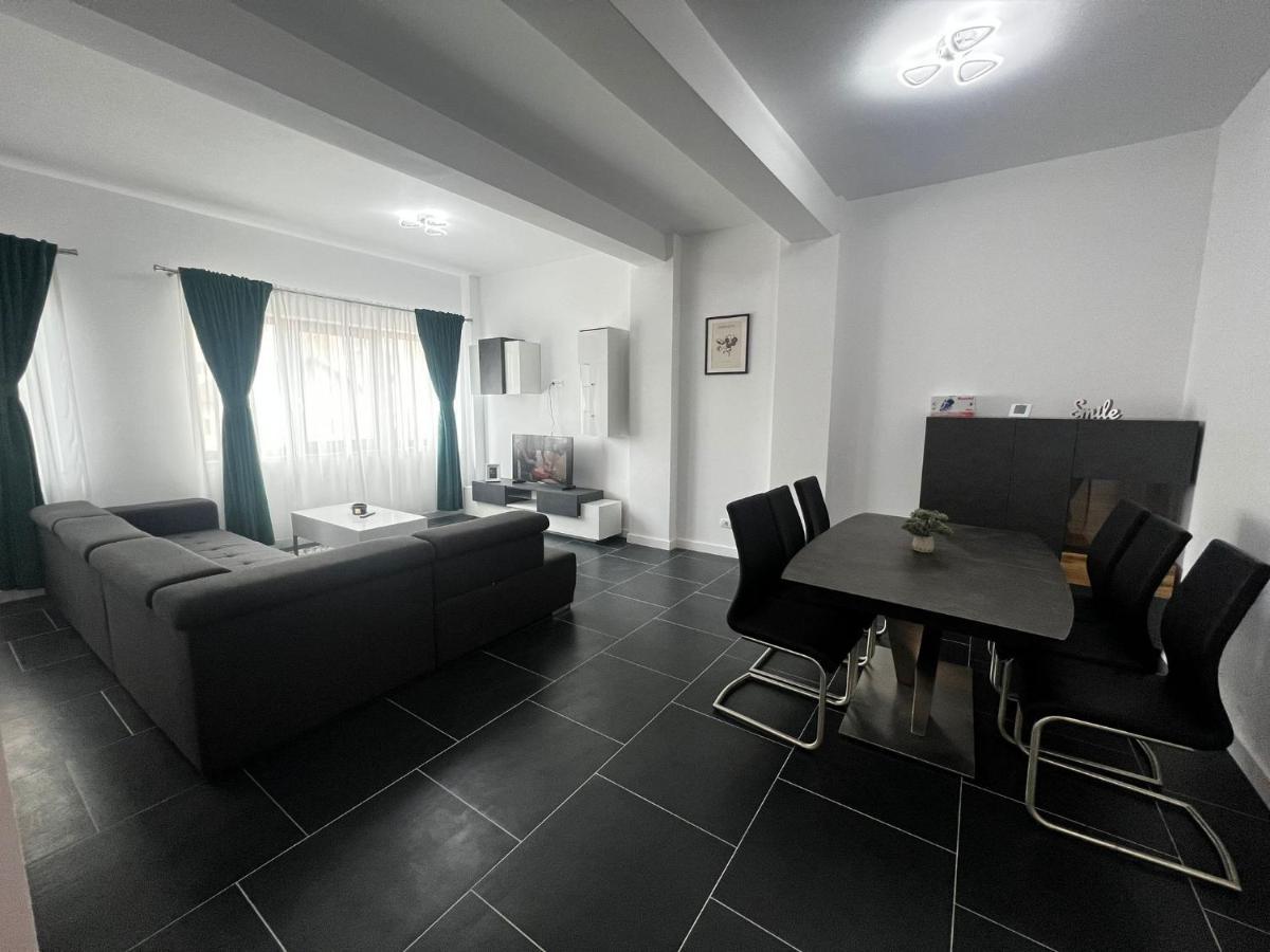 Cozy Aparthotel - Central City Suceava Exteriör bild