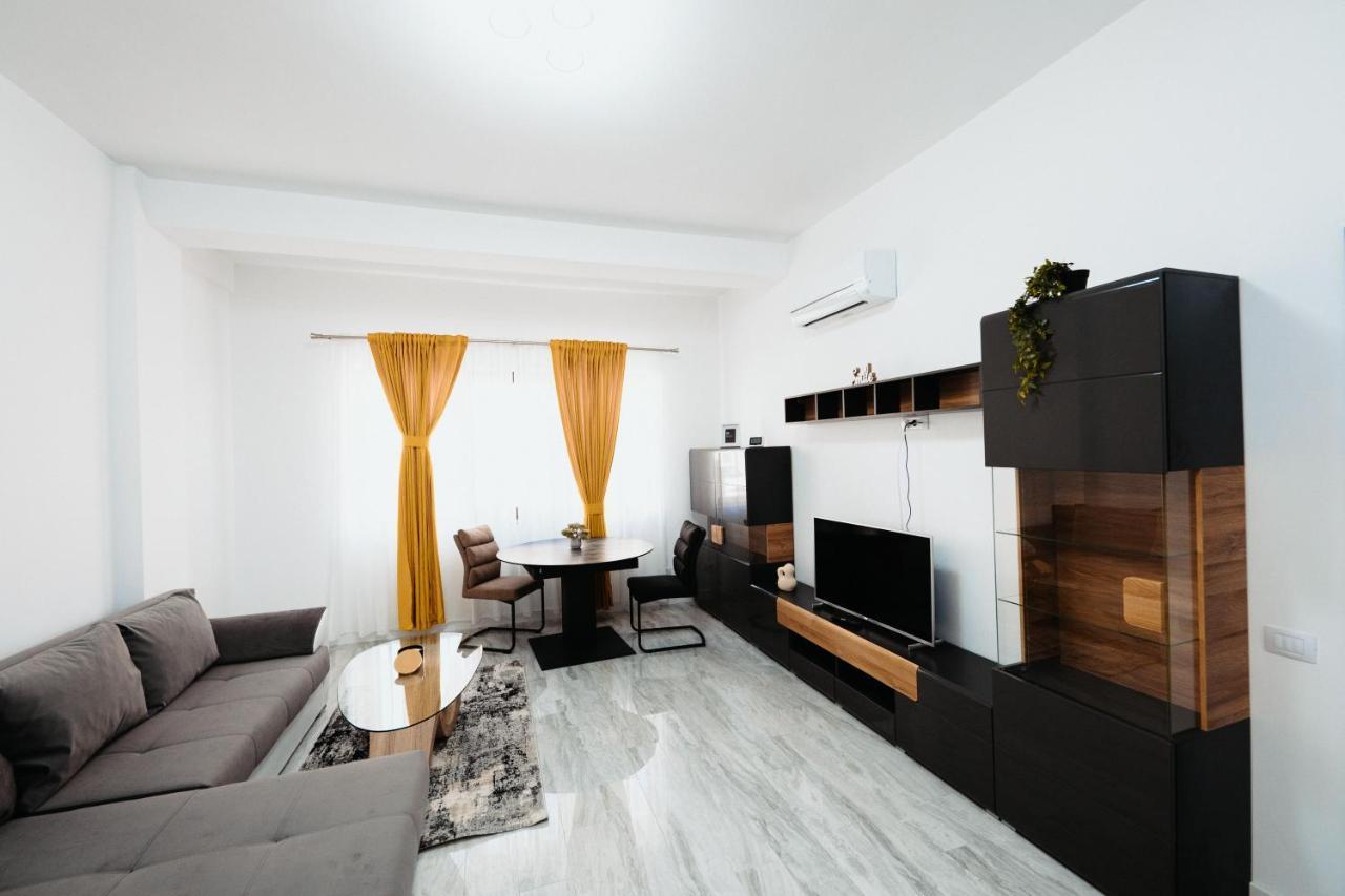 Cozy Aparthotel - Central City Suceava Exteriör bild