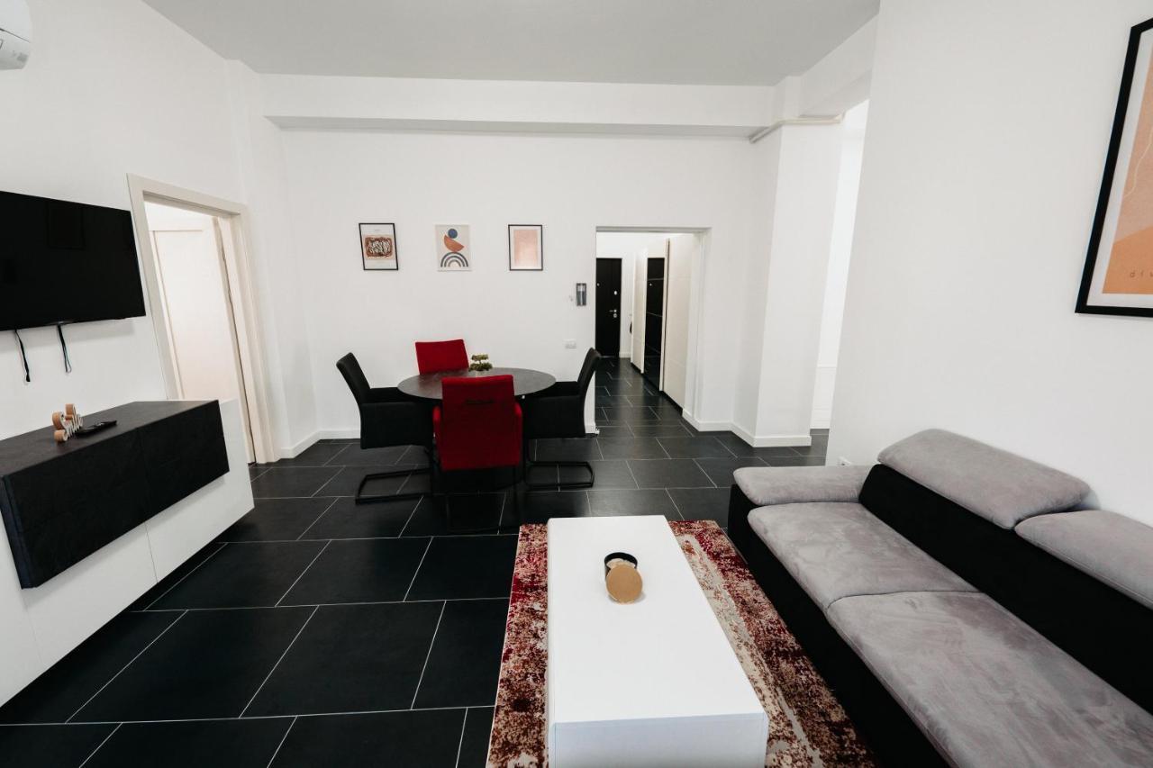 Cozy Aparthotel - Central City Suceava Exteriör bild