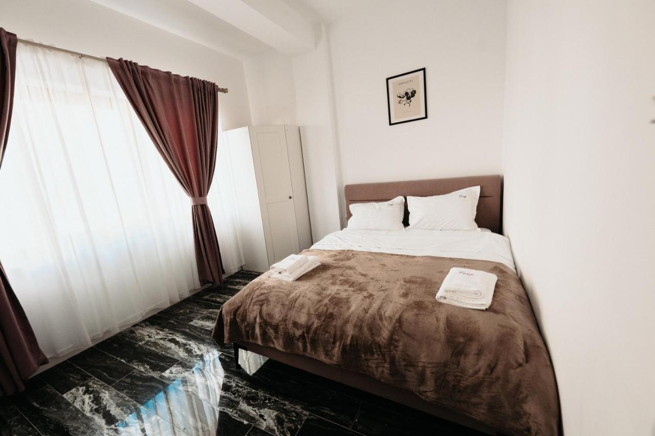 Cozy Aparthotel - Central City Suceava Exteriör bild