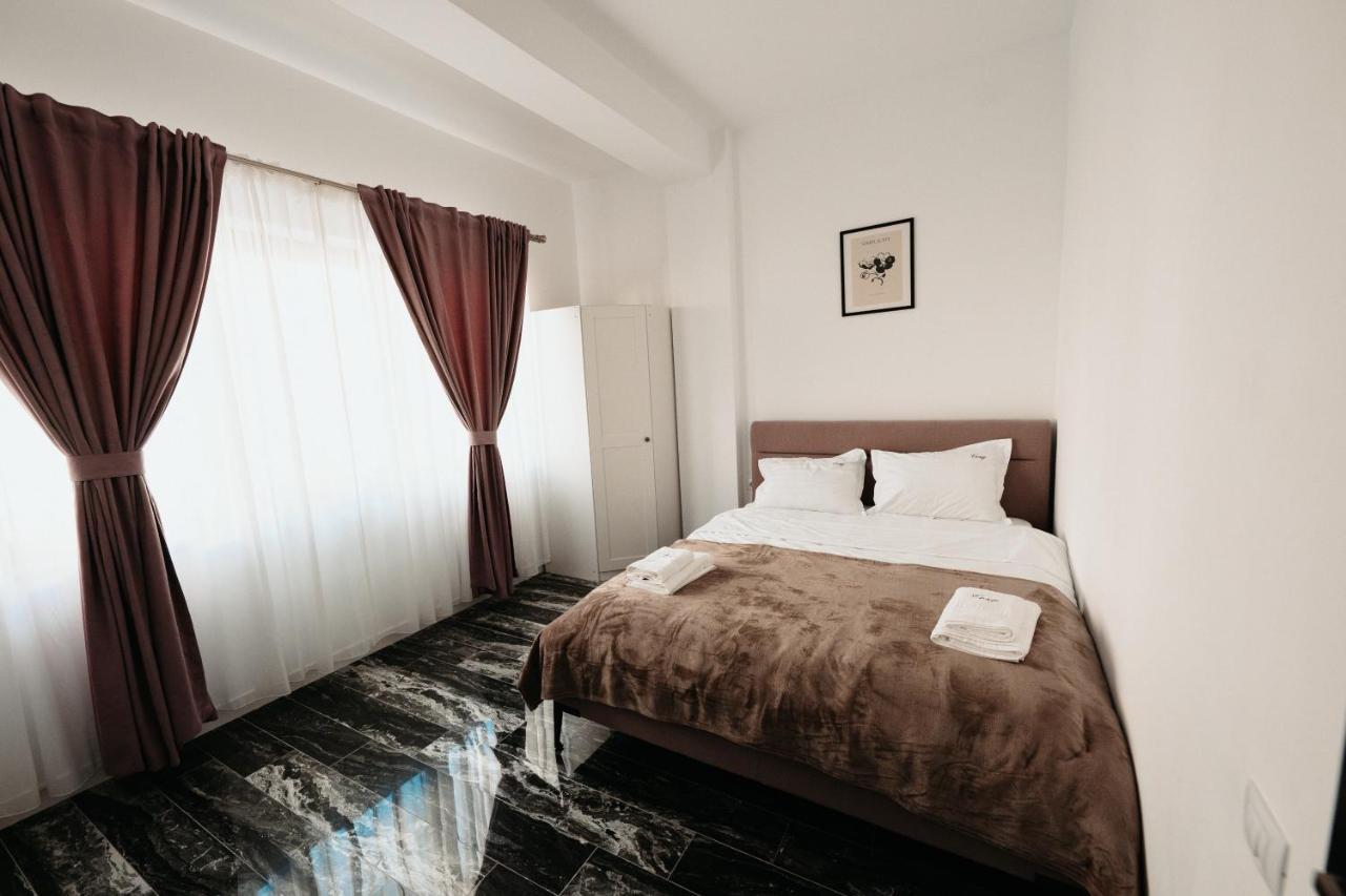 Cozy Aparthotel - Central City Suceava Exteriör bild