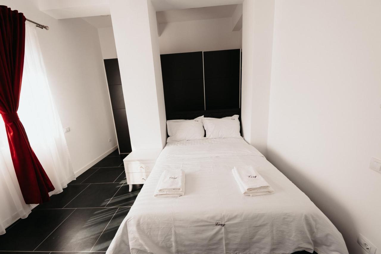 Cozy Aparthotel - Central City Suceava Exteriör bild