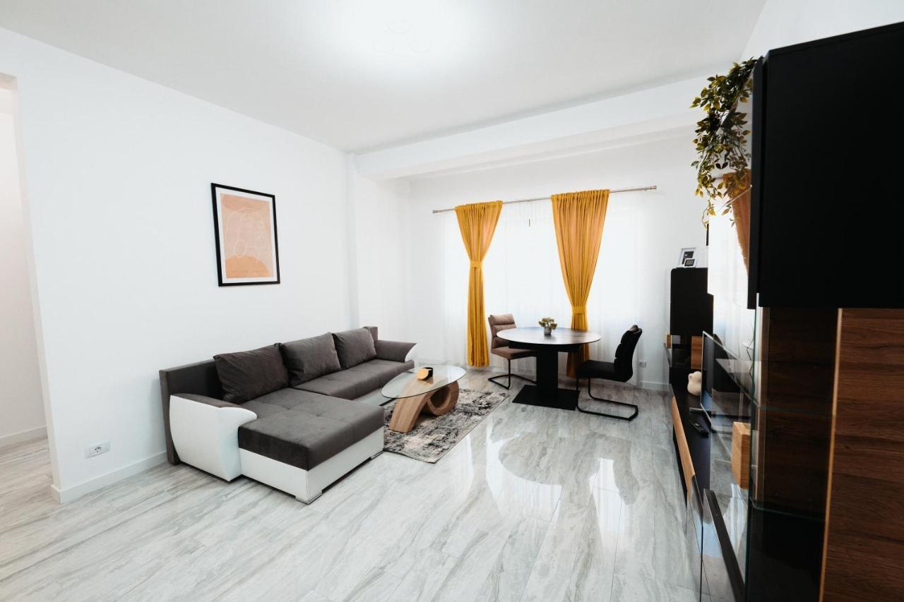 Cozy Aparthotel - Central City Suceava Exteriör bild