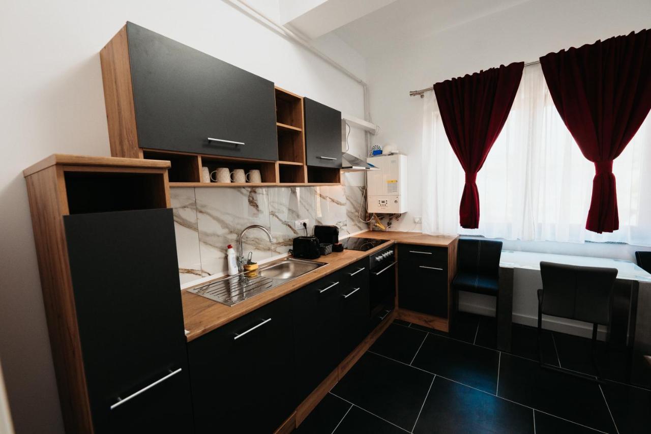 Cozy Aparthotel - Central City Suceava Exteriör bild
