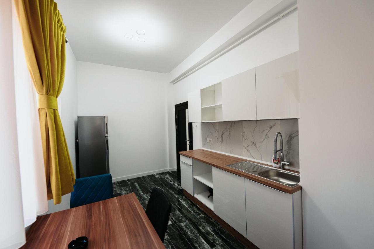 Cozy Aparthotel - Central City Suceava Exteriör bild