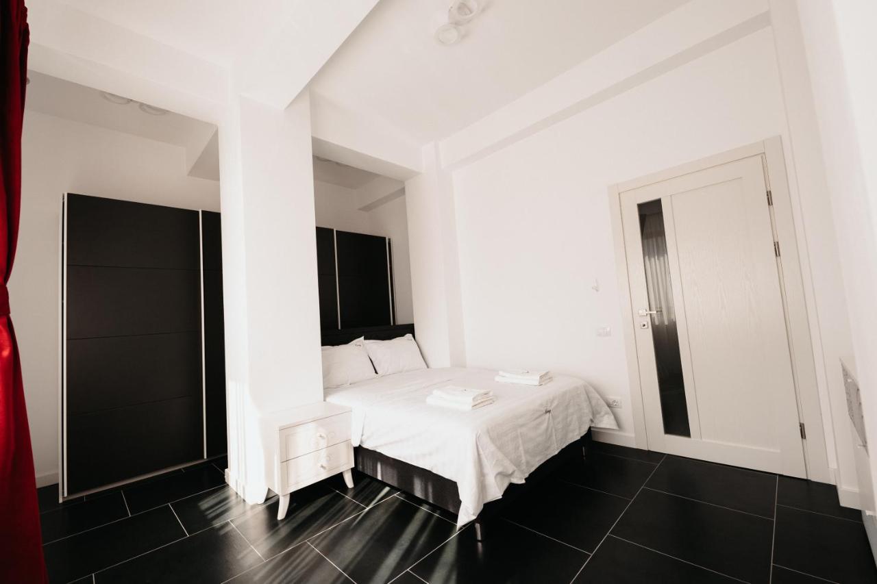 Cozy Aparthotel - Central City Suceava Exteriör bild