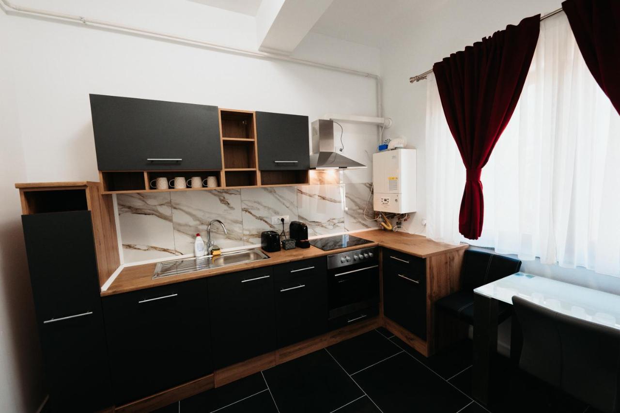 Cozy Aparthotel - Central City Suceava Exteriör bild