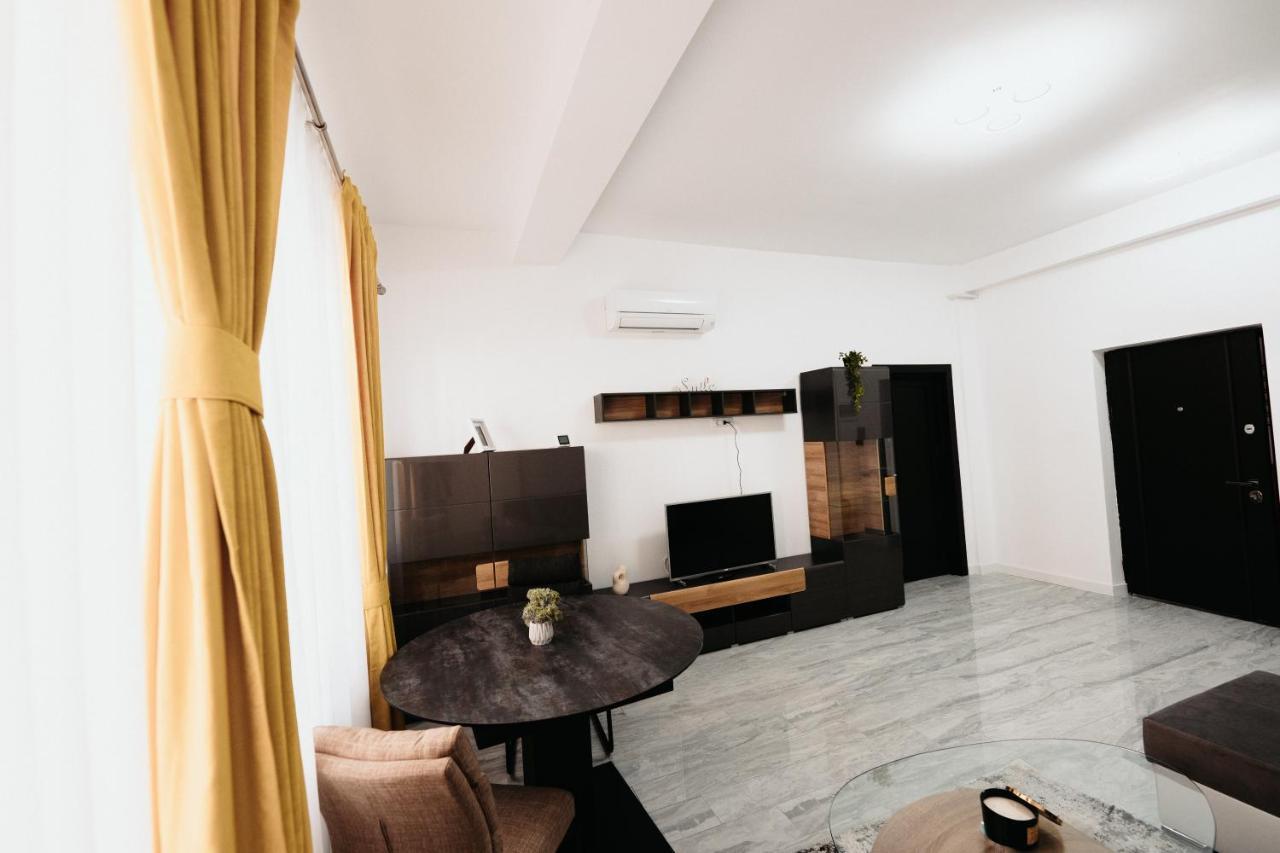 Cozy Aparthotel - Central City Suceava Exteriör bild