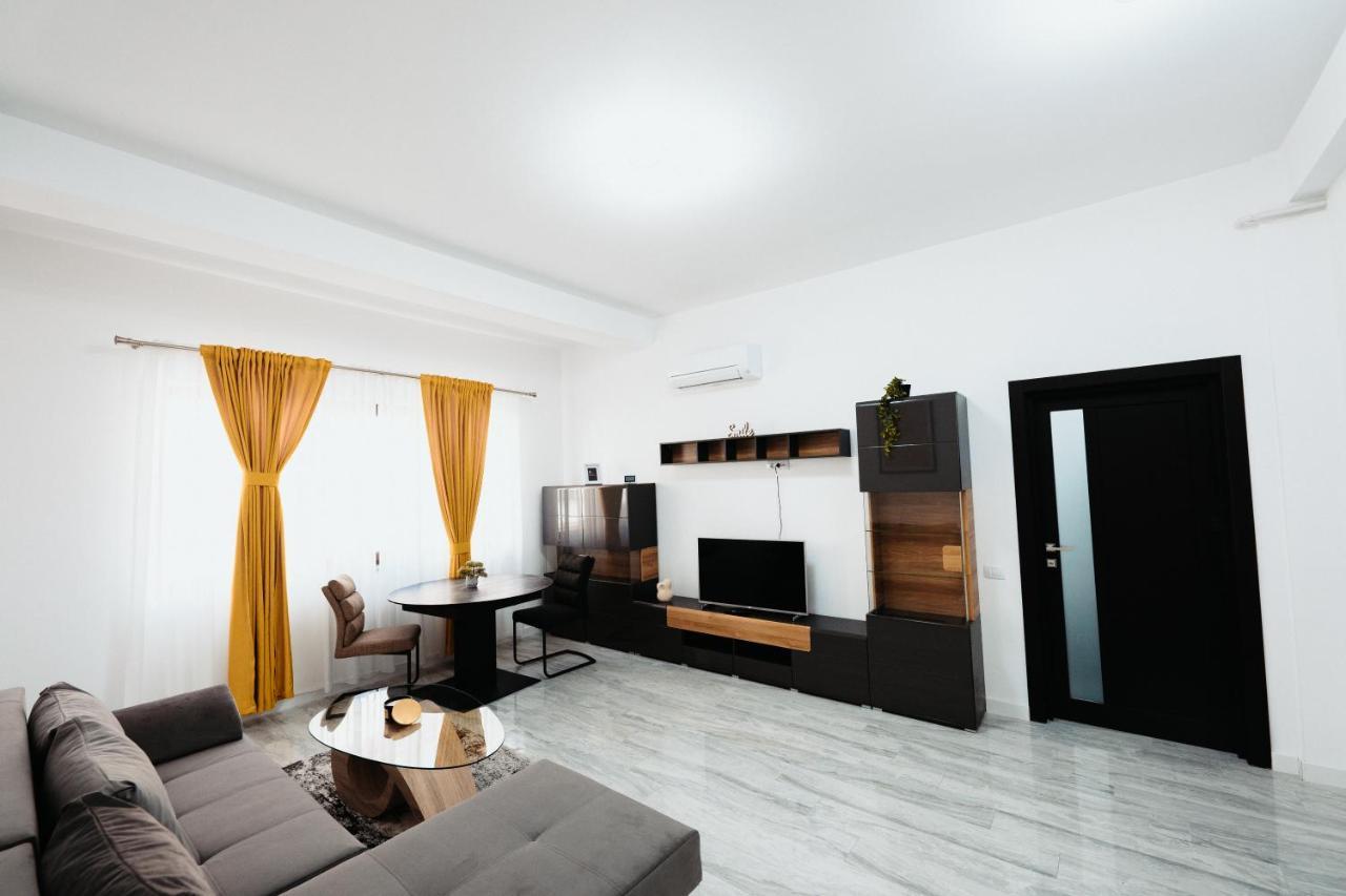Cozy Aparthotel - Central City Suceava Exteriör bild