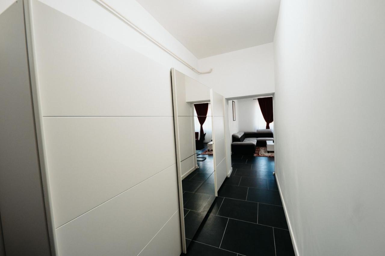 Cozy Aparthotel - Central City Suceava Exteriör bild