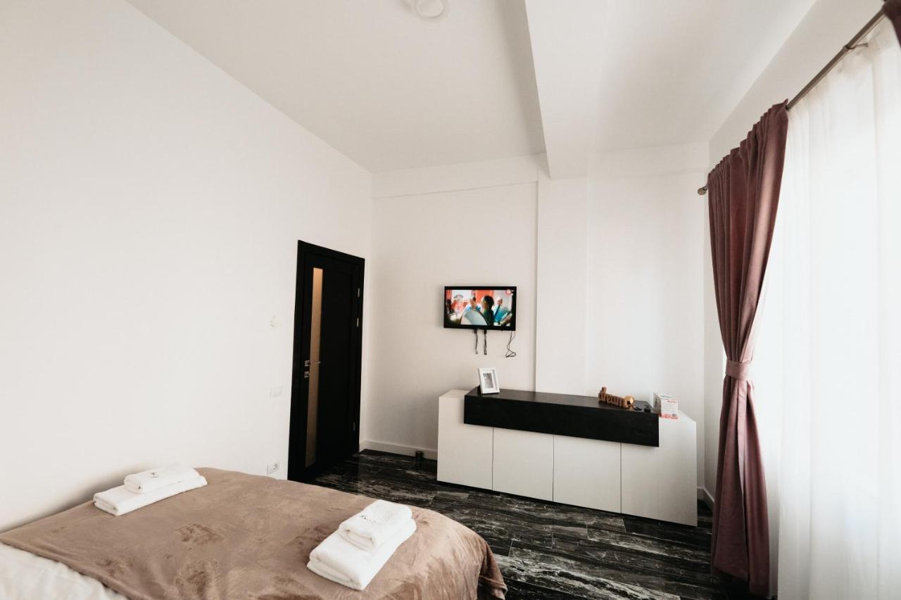 Cozy Aparthotel - Central City Suceava Exteriör bild