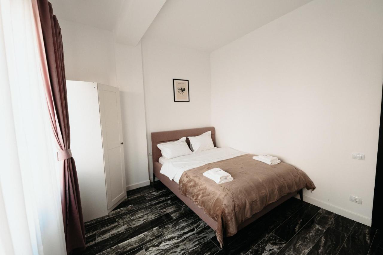Cozy Aparthotel - Central City Suceava Exteriör bild