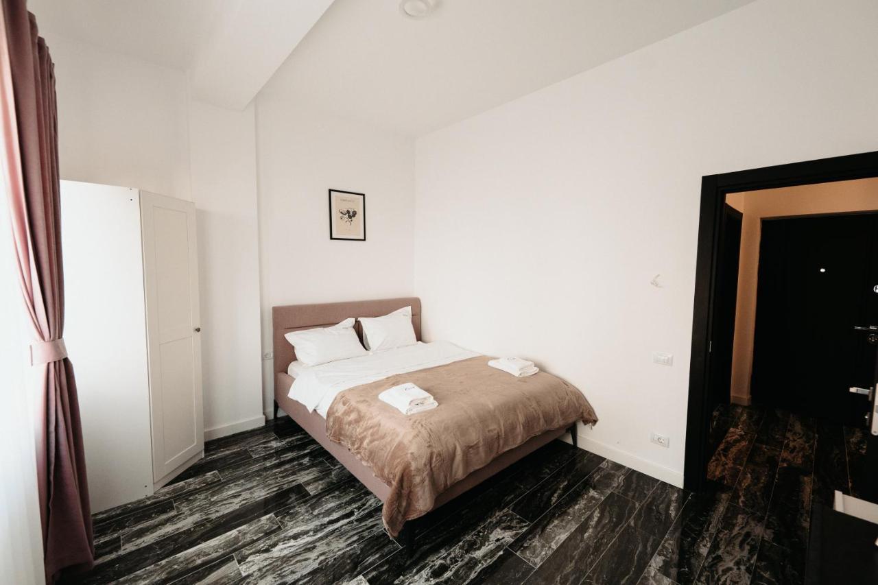 Cozy Aparthotel - Central City Suceava Exteriör bild