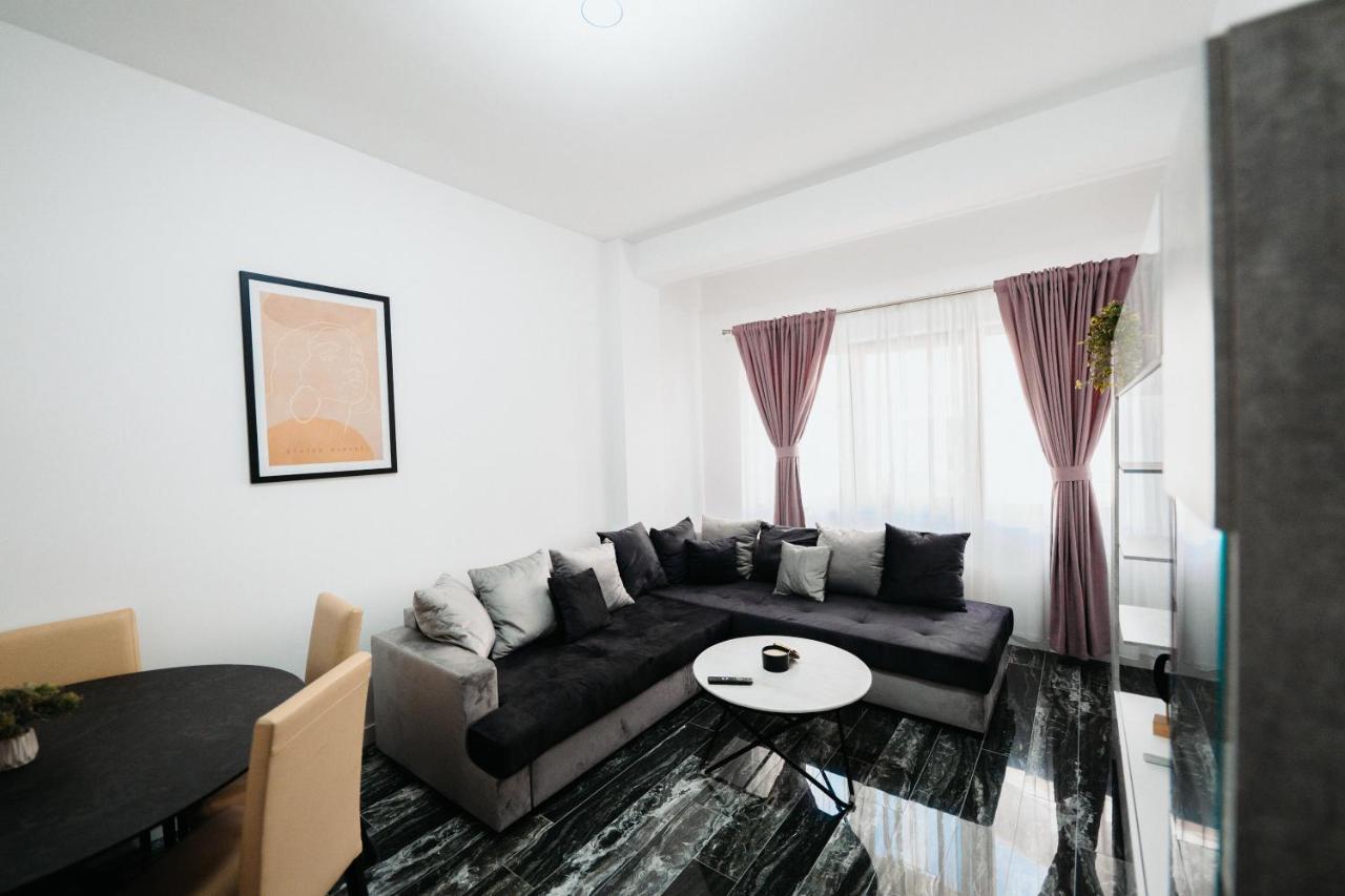 Cozy Aparthotel - Central City Suceava Exteriör bild