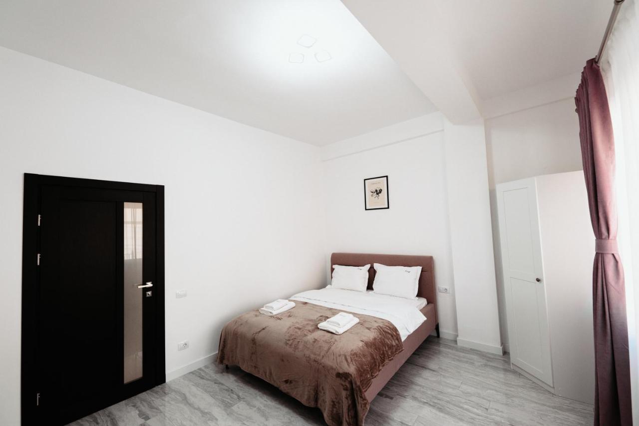 Cozy Aparthotel - Central City Suceava Exteriör bild