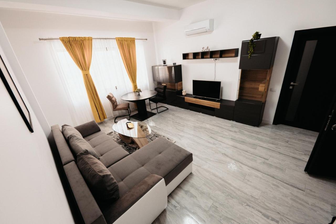 Cozy Aparthotel - Central City Suceava Exteriör bild