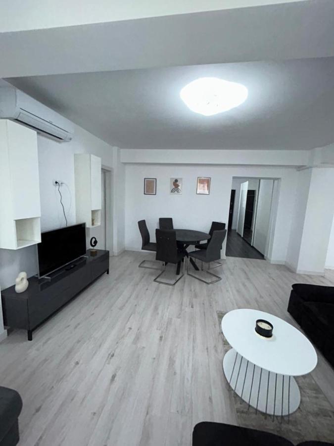 Cozy Aparthotel - Central City Suceava Exteriör bild