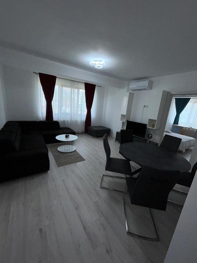 Cozy Aparthotel - Central City Suceava Exteriör bild