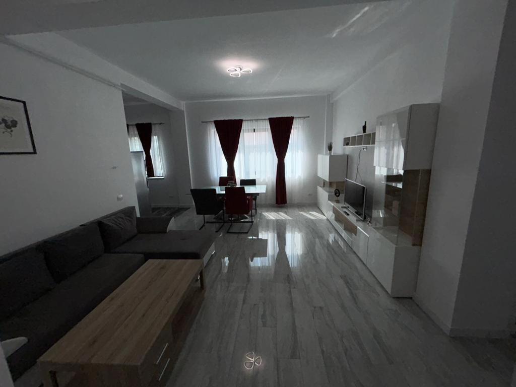 Cozy Aparthotel - Central City Suceava Exteriör bild